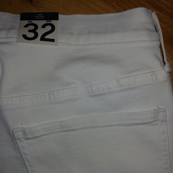 NWT Gap Optic White High Rise Kick Fit Jeans with Washwell – Size 32 / 14 Short - Picture 10 of 13